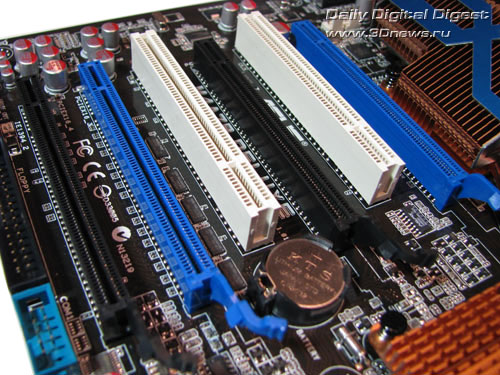  ASUS M4A79 Deluxe слоты расширения 