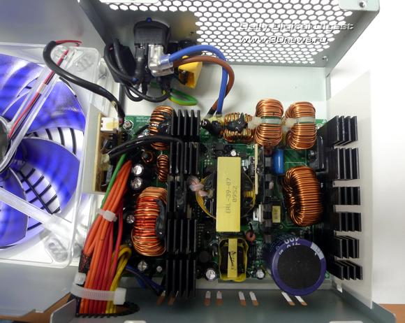  aerocool700_10.jpg 