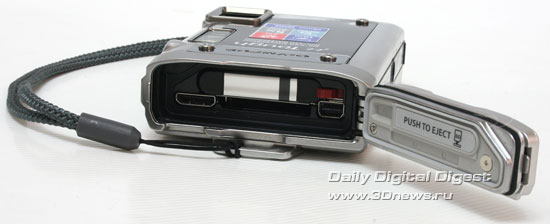  Olympus &micro; TOUGH-8010. Аккумуляторный отсек 