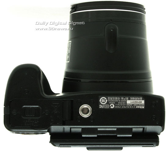  Nikon Coolpix P100. Вид снизу 