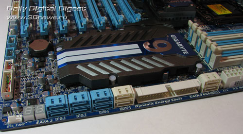  Gigabyte X58A-UD9 угол 