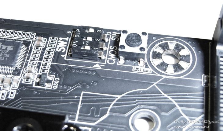  Gigabyte X58A-OC кнопка CCMOS 