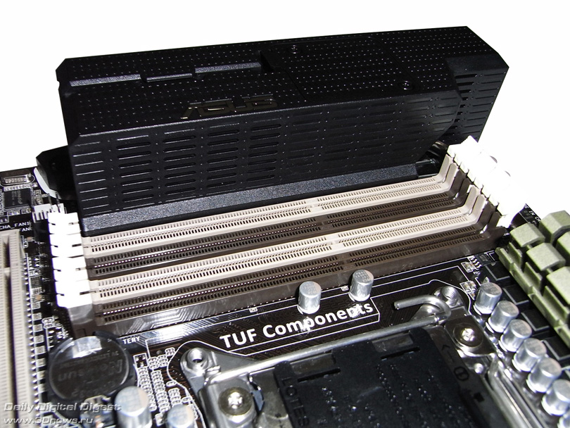  ASUS Sabertooth X79 DIMMs 