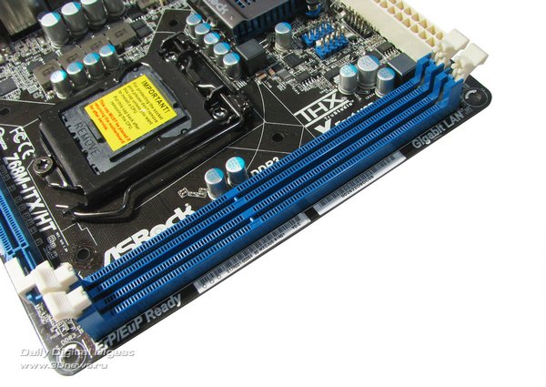  ASRock Z68M-ITX/HT DIMMs 