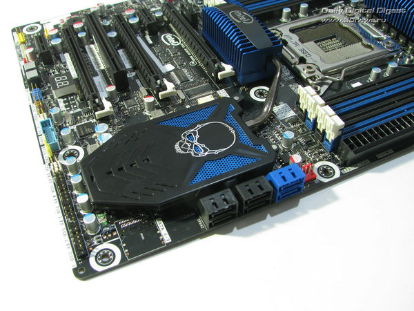  Intel DX79SI угол 