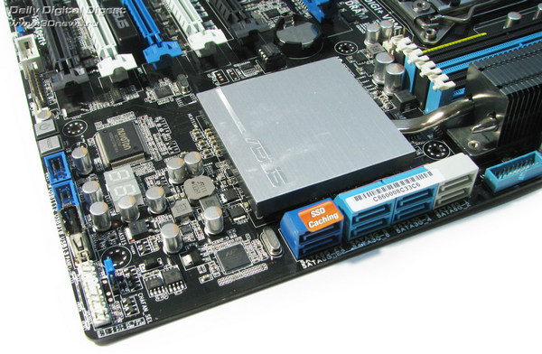  ASUS P9X79 WS угол 