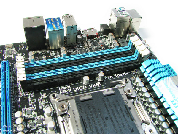  ASUS P9X79  DIMMs 