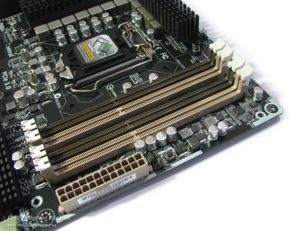  ASUS Sabertooth Z77 DIMMs 
