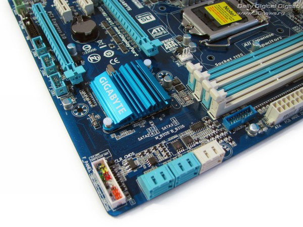  Gigabyte Z77MX-D3H TH угол 