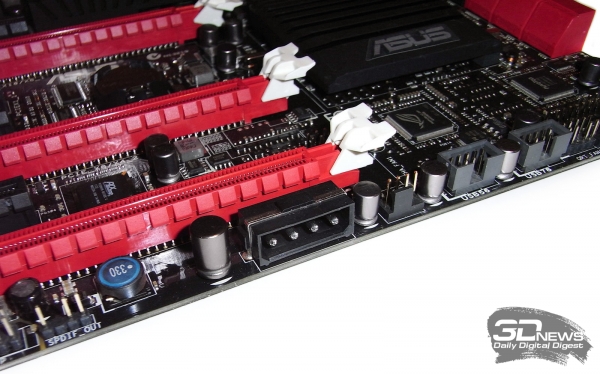 ASUS Maximus V Formula разъем питания Molex 