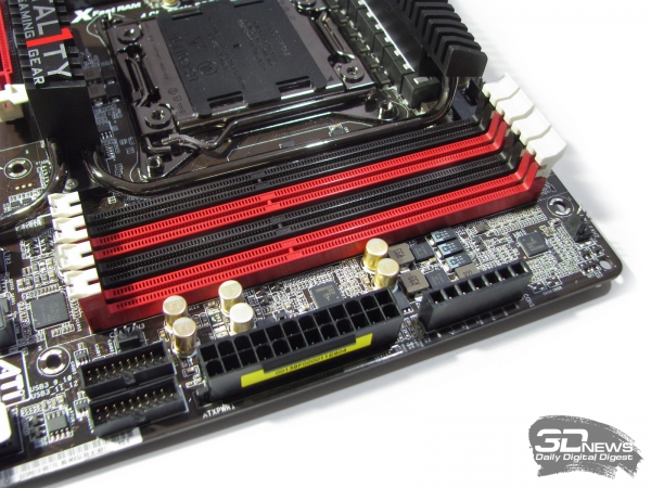  ASRock Fatal1ty X79 Champion DIMMs 2 