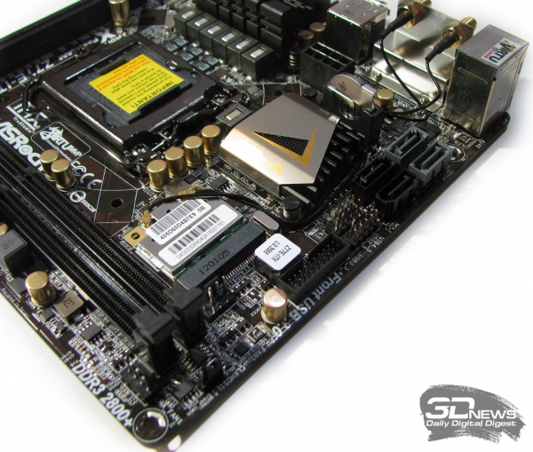  ASRock Z77E-ITX side 