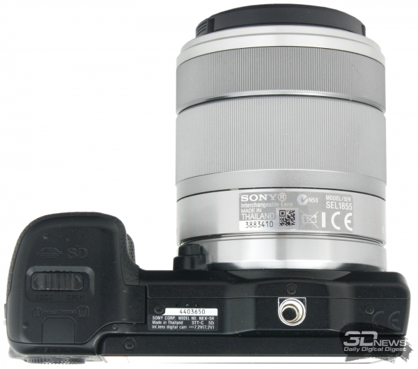  Sony NEX-5R &mdash; вид снизу 