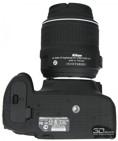  Nikon D5200 &mdash; вид снизу 