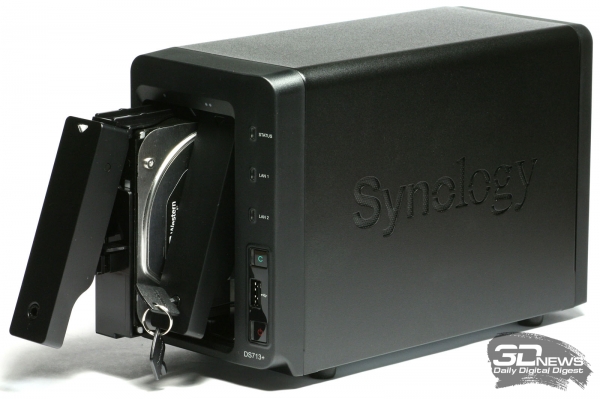  Салазки с жёсткими дисками в Synology DS713+ 