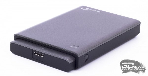  Seagate Wireless Plus c переходником, общий вид 