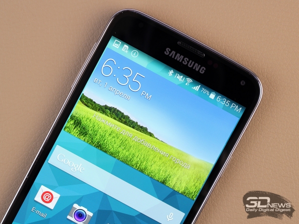  Samsung Galaxy S5: 2 MP front camera 