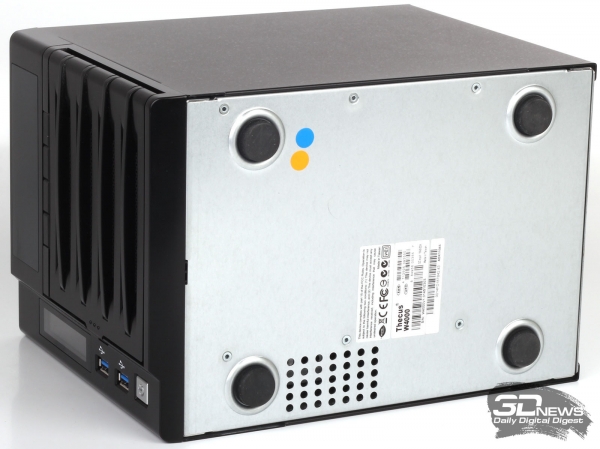  Внешний вид NAS Thecus W4000 