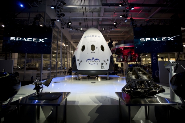  Пилотируемый корабль Dragon v2 готов к презентации 