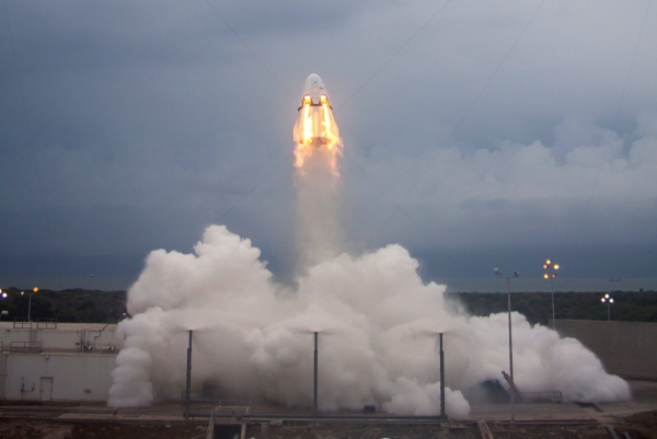  Испытание системы аварийного спасения корабля Dragon v2 на стартовом комплексе 