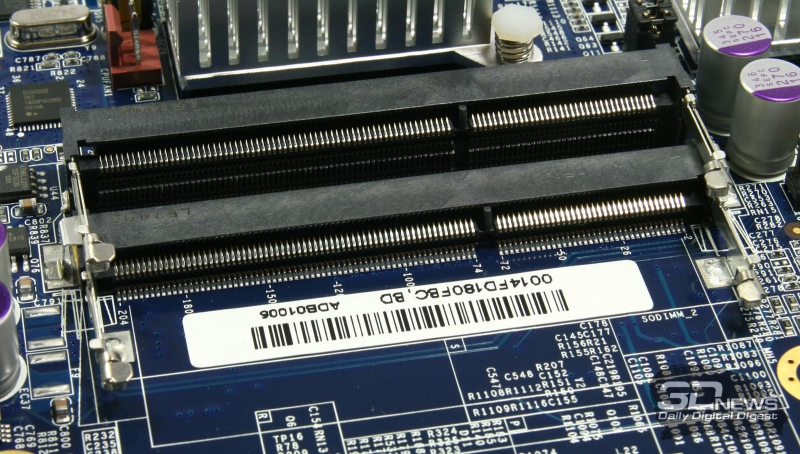  Разъёмы SO-DIMM DDR3 SDRAM на системной плате 
