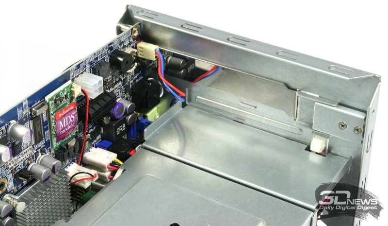  Свободный объём для установки карта расширения PCI Express x1 