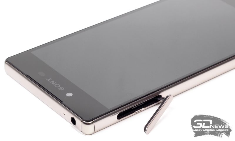  Sony Xperia Z5 Premium &ndash; гнезда для &laquo;симки&raquo; и карточки памяти 