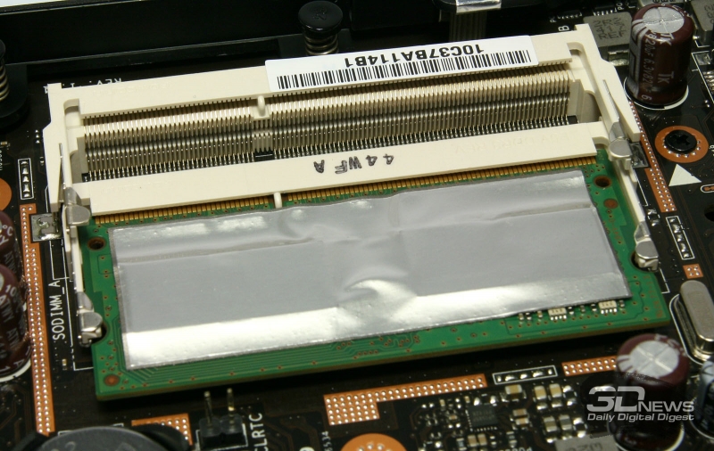  Слоты SO-DIMM на системной плате ASUS VivoPC VM60 