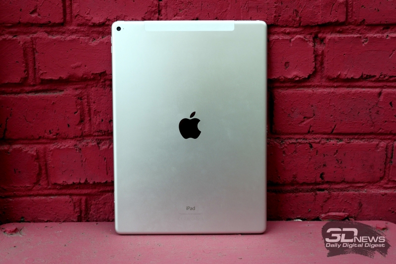  Apple iPad Pro, задняя панель: в левом верхнем углу &ndash; основная камера с микрофоном 