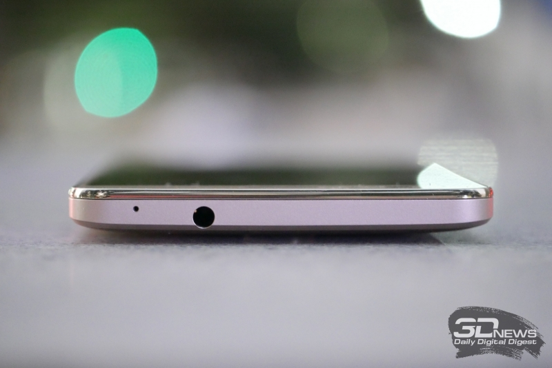  Huawei Honor 5X, верхний торец: миниджек 3,5 и микрофон 