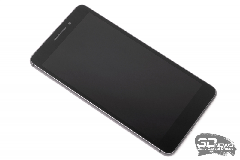  Lenovo Phab Plus &ndash; лицевая панель. Сверху &mdash; прорезь разговорного динамика и объектив фронтальной камеры. В сеточке динамика прячется светодиодный индикатор, сообщающий о различных событиях. 