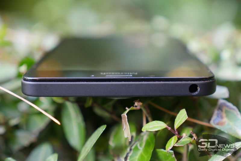  Microsoft Lumia 950, верхняя грань: 3,5-мм миниджек для наушников 