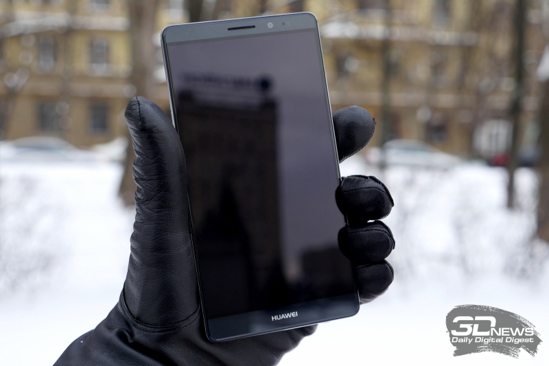  Huawei Mate 8 в руке 
