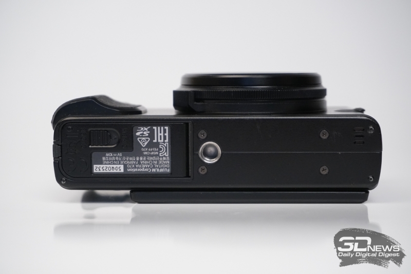  Fujifilm X70, нижняя панель 