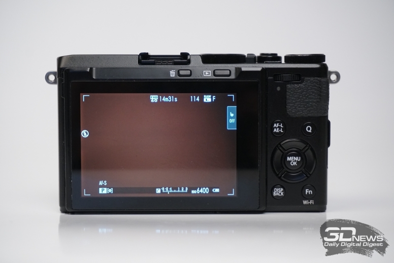  Fujifilm X70, тыльная панель 