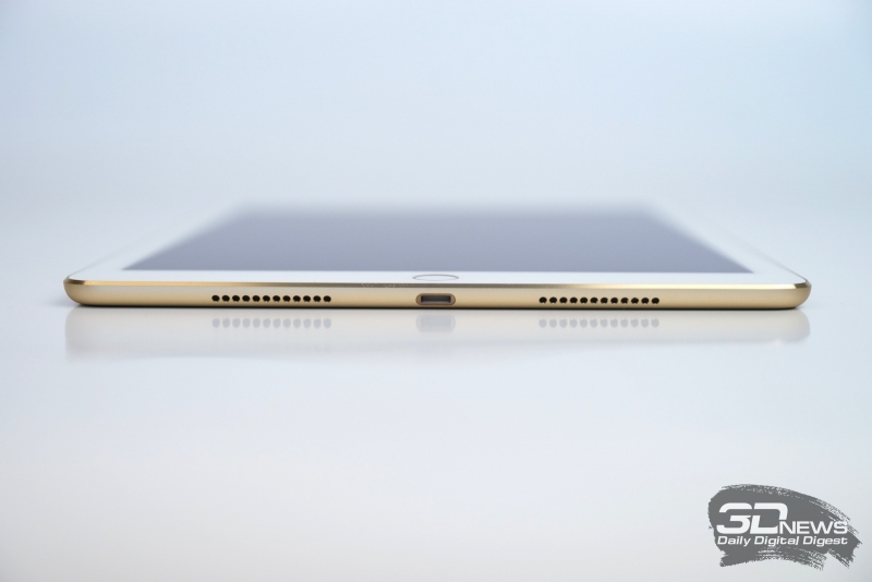  Apple iPad Pro 9,7, нижняя грань: разъем Lightning и два динамика 