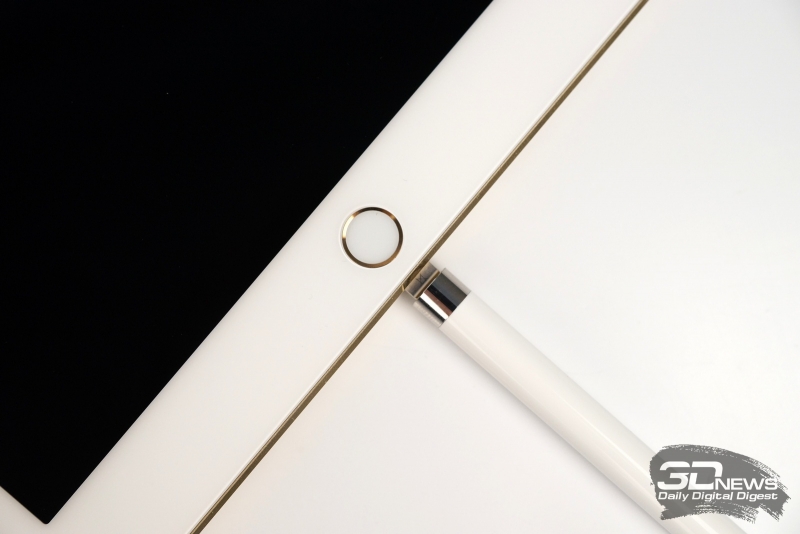  Вставленный в разъем iPad Pro 9,7&rsquo;&rsquo; стилус Apple Pencil 