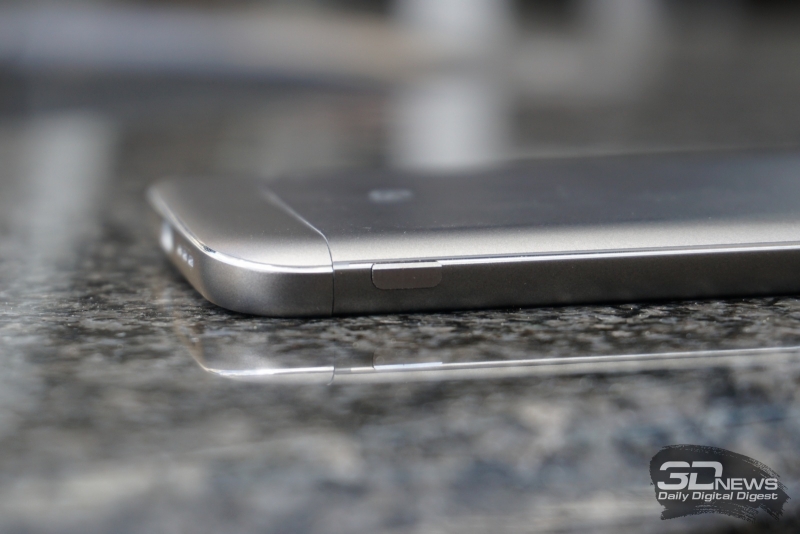  LG G5 se, кнопка разблокирования модуля 
