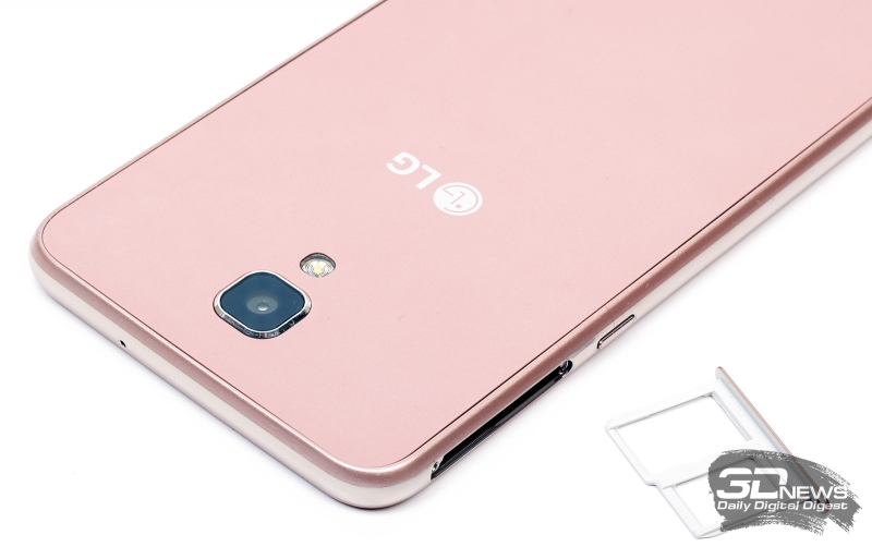  LG X view &ndash; слоты для карточек Nano-SIM и microSD 
