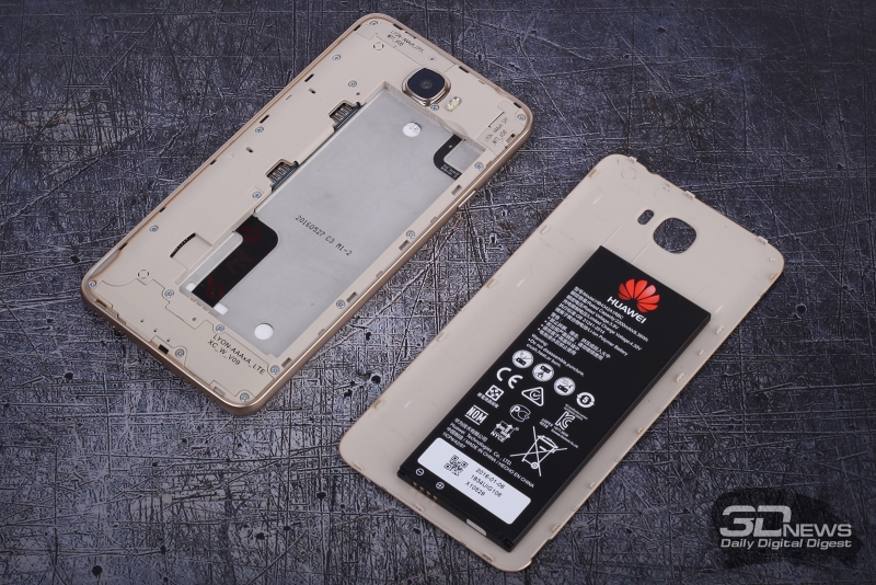  Honor 5A со снятой задней крышкой 