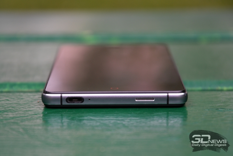  ZTE Z9 Max, нижняя грань: разъем microUSB, разговорный микрофон, динамик 
