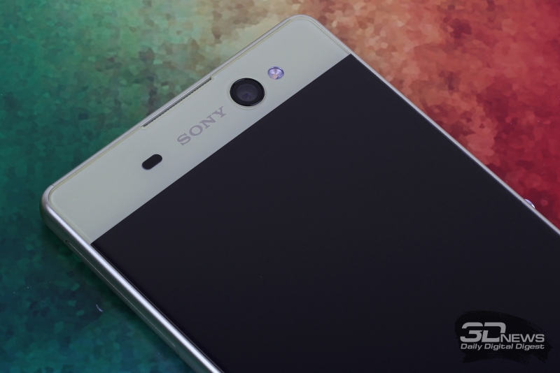 Sony Xperia XA Ultra &ndash; объектив передней камеры 