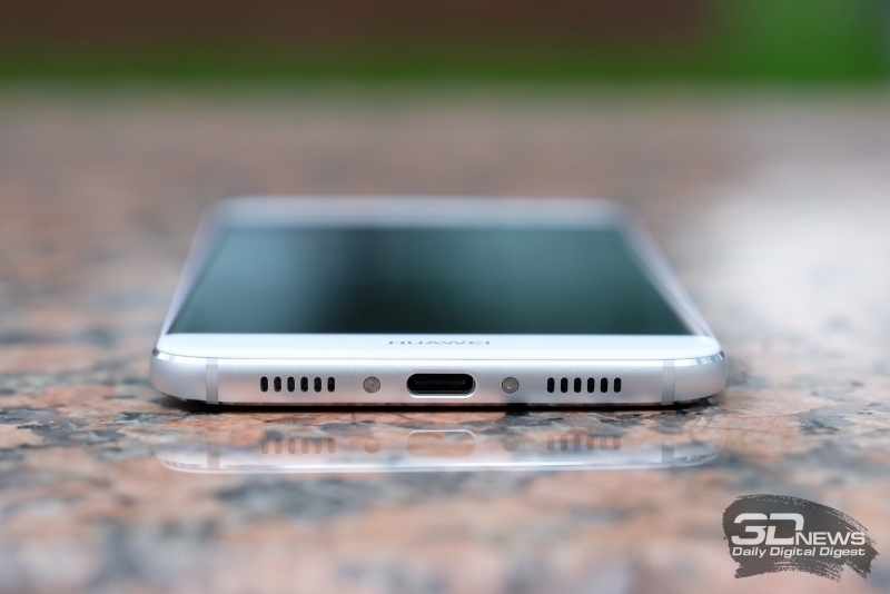  Huawei nova plus, нижняя грань: разъем USB Type-C и стереодинамики 