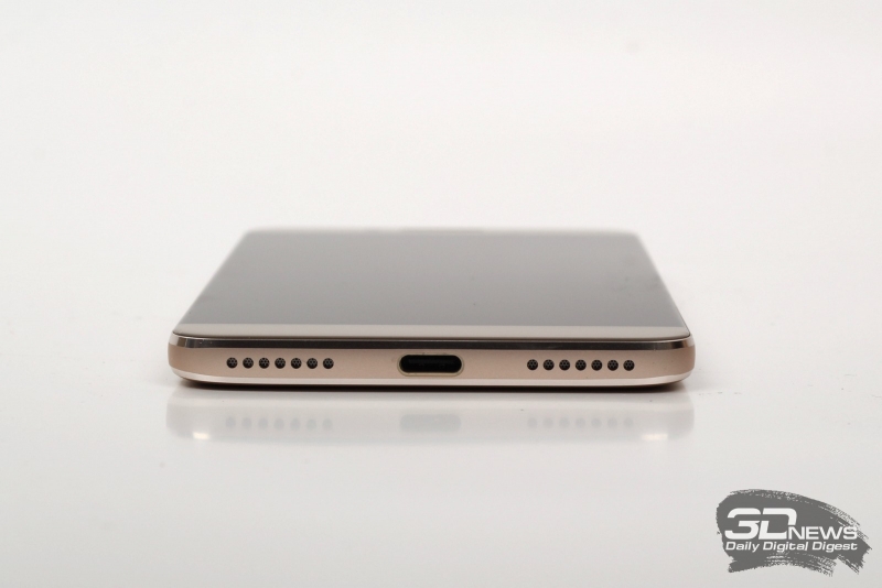  LeEco Le Pro3, нижняя грань: динамик (под левой решеткой) и порт USB Type-C 