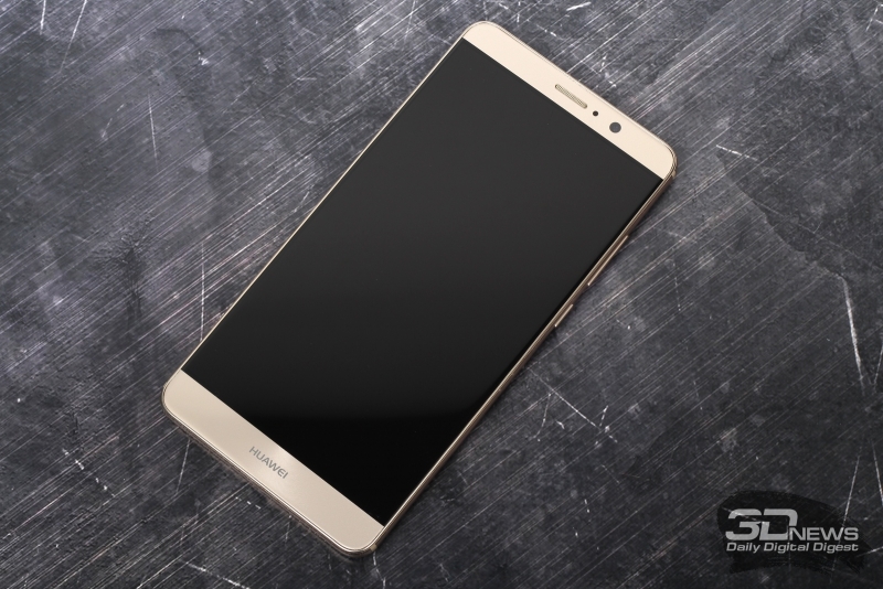  Huawei Mate 9, лицевая панель: над дисплеем &ndash; разговорный динамик, датчик освещенности и фронтальная камера 
