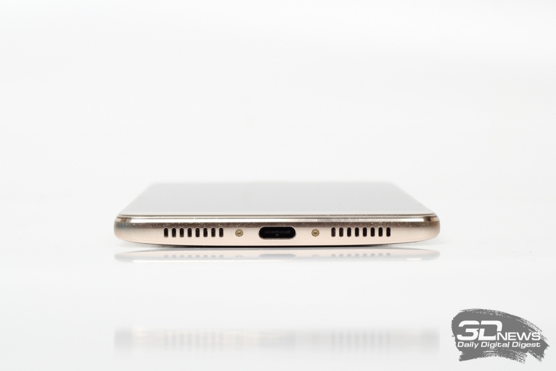  Huawei Mate 9, нижняя грань: порт USB Type-C и динамик, спрятанный под правую от разъема решетку 