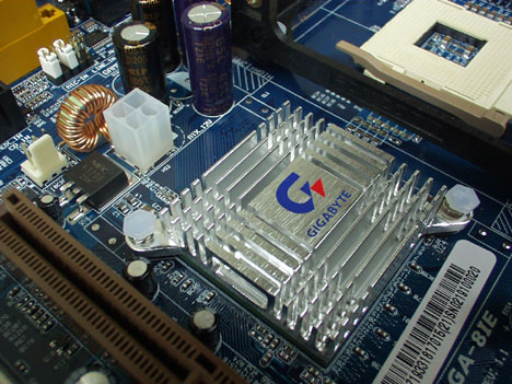  Gigabyte GA-8IE NB 