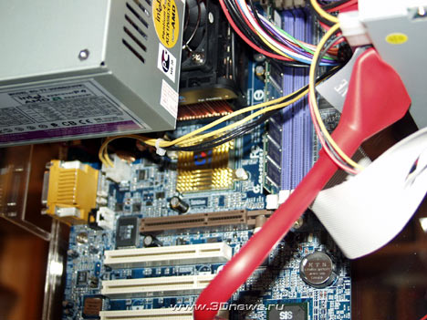  Gigabyte 8SG667 Stend 